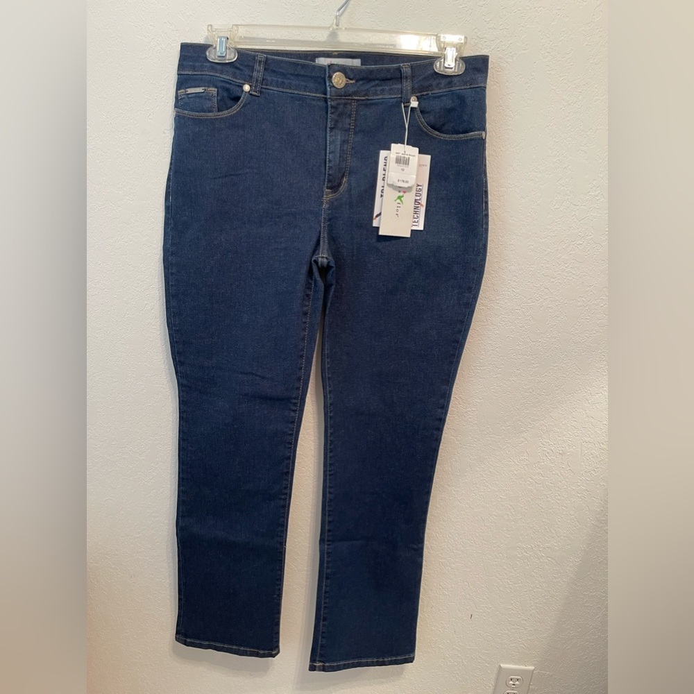 NWT Beija Flor Jeans size 10 color indigo. Jennifer straight leg